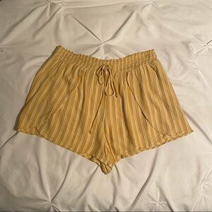 American Eagle Flowy Shorts Striped Yellow